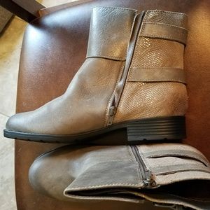 Gray Comfortiva ankle boots